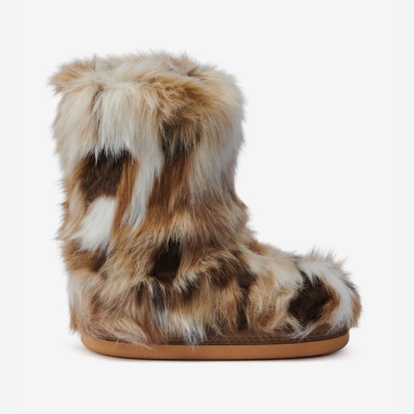 AZALEA WANG NADIANNA BROWN FAUX FUR FLAT BOOTIE 7 - Picture 3 of 14